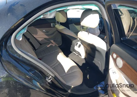 2021 Mercedes-Benz C 300 4Matic z USA, uszkodzony, nr VIN W1KWF8EBXMR648227